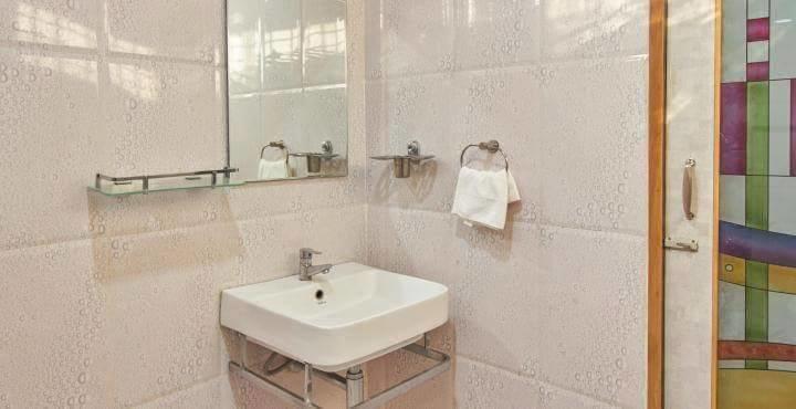 Hotel Av Comforts Settahalasūr Esterno foto